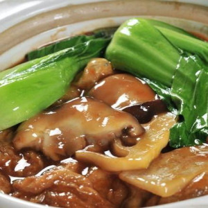 5020. Gluten with Mushrooms in Casserole 自制香菇面筋煲