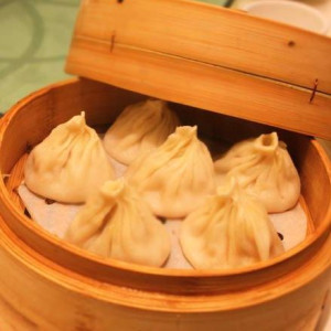 7025. House Special Steamed Pork Bun 招牌鲜肉小笼包