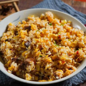 7023. Soy Stewed Beef with Steamed Vegetable Rice 牛肉酱油炒饭