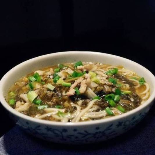 7016. Chinese Pickled Vegetables and Pork Noodle Soup 咸菜肉丝面