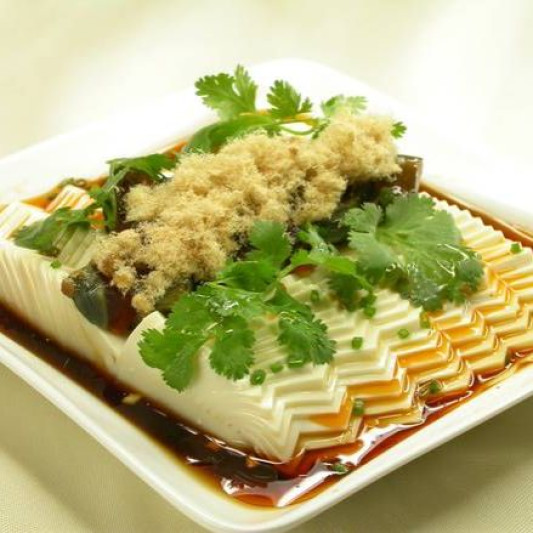 1013. Tofu Mixed with Green Onion and Preserved Egg 小葱皮蛋拌豆腐