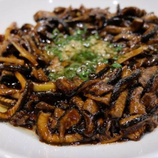 2016. Eel in Sizzling Oil 响油鳝糊