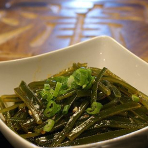 F006. Spicy Seaweed Salad