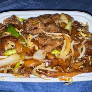 61. XO Sauce Beef with Wide Noodles XO 干牛河