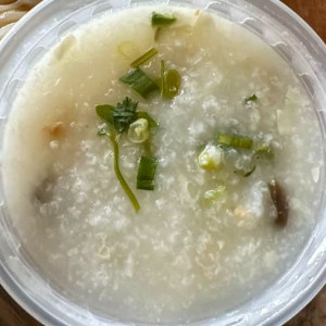 30. Century Egg and Meat Congee 皮蛋瘦肉粥