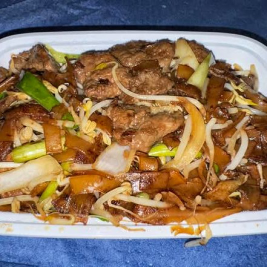61. XO Sauce Beef with Wide Noodles XO 干牛河