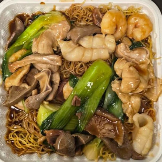 64. Mixed Meat Fried Noodles 肉燴菜炒麵