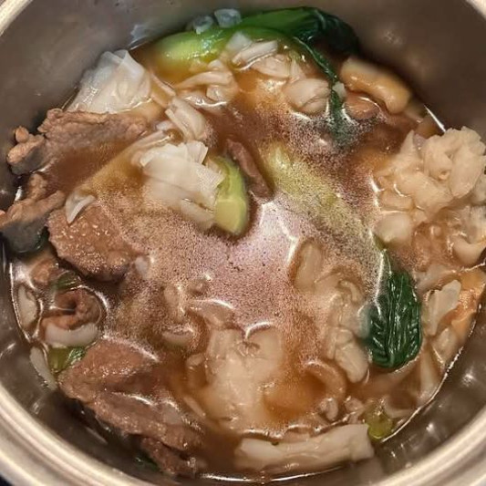 35. Beef and Vegetable Noodle Soup 菜牛肉湯河
