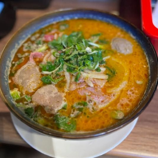 S6. Rare Beef and Beef Balls Sate Noodle Soup - Phở Sate