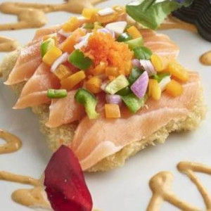 Spicy Salmon Pizza (6 pcs)