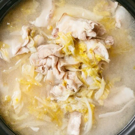 32. Sliced Pork with Sauerkraut Hot Pot 酸菜汆白肉