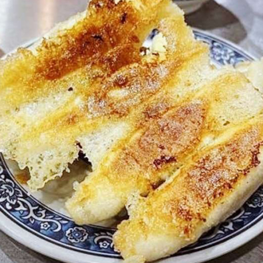 77E. Fried Pork Dumplings with Chives Cabbage (5 pcs) 锅贴（猪肉白菜馅）