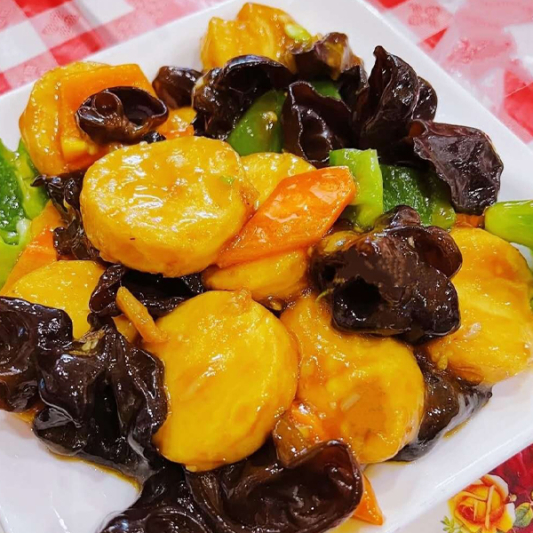 34. Yuzi Tofu Braised with Black Fungus & Veggies 红烧玉子豆腐