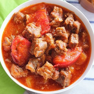 22. Stewed Beef Brisket with Tomato 尖椒牛肉