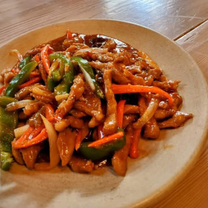 35. Shredded Pork with Garlic Sauce 鱼香肉丝