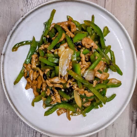 40. Shredded Pork with Pepper & Black Bean Sauce 豆豉肉丝