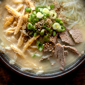 2. OX Bone Soup with Dried Pollack - Hwangtae Seolleong Tang 황태 설렁탕