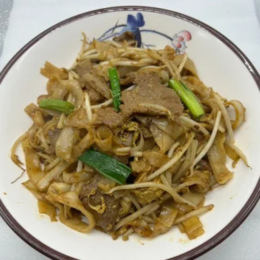 Stir-Fried Rice Noodles with Beef