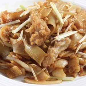 Stir-Fried Large Rice Noodles with Pork