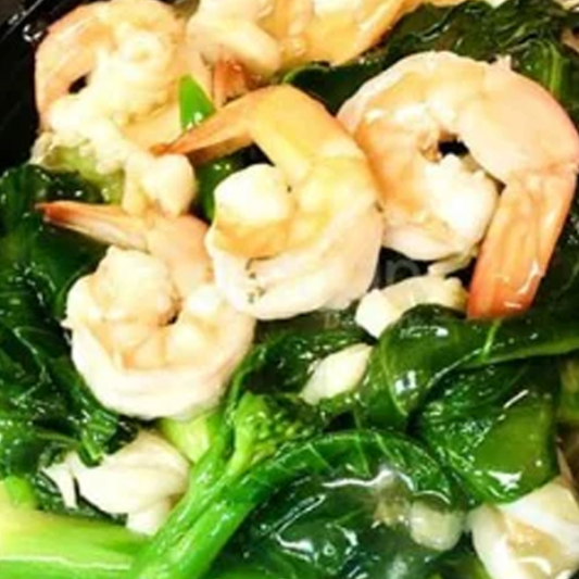 Stir-Fried Large Noodles with Seafood