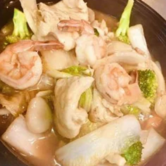 Stir-Fried Large Noodles with Chicken and Shrimps