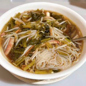 Preserved Vegetables with Rice Noodles 榨菜肉丝锅米