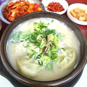 Rice Cake Dumpling Soup 떡만두국