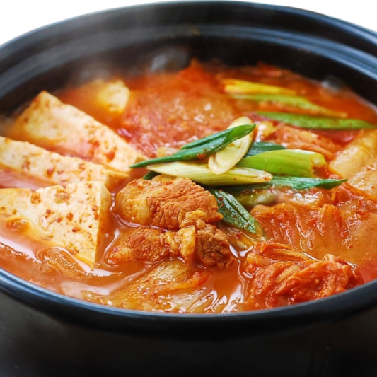 Kimchi Stew (Kimchi-Jjigae) 김치찌개 