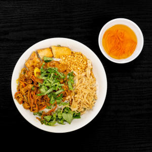 39. Shredded Pork & Spring Roll on Vermicelli