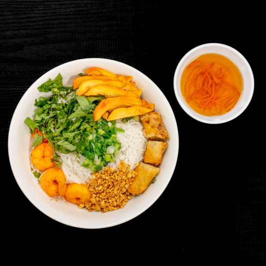 33C. Grilled Chicken & Spring Rolls (2 pcs) on Rice Vermicelli