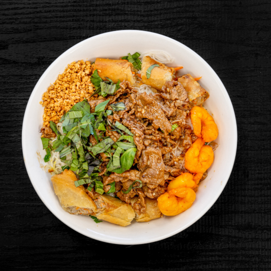 33E. Grilled Beef & Shrimp & Spring Rolls (2 pcs) on Rice Vermicelli