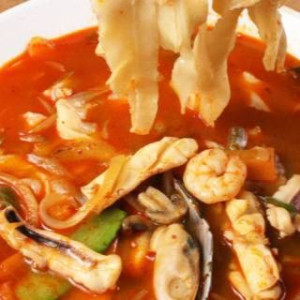 Spicy Seafood Noodle Soup (Thick Noodles)