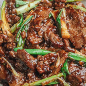 Mongolian Beef with Steamed Rice / 葱爆牛肉