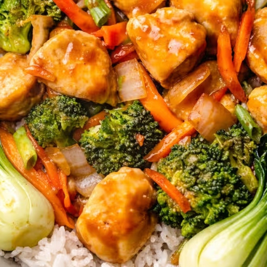 Seasonal Vegetables Stir-Fry with Chicken and Steamed Rice / 时令蔬菜炒配米饭