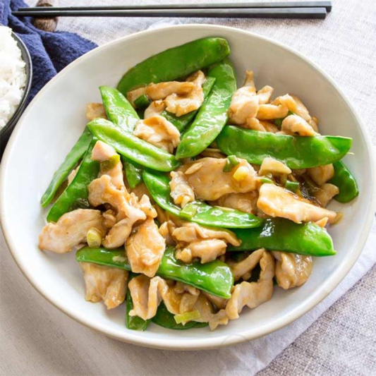 Snow Peas with White Chicken Slices