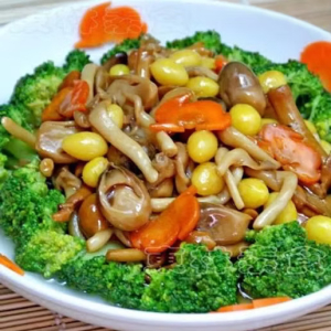 S33. Pan-Fried Mushrooms with Bean Curd in Special Sauce 腐皮鲜菇