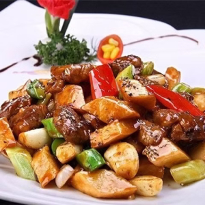 S18. Beef Tenderloin in Abalone Sauce 鲍汁牛柳粒