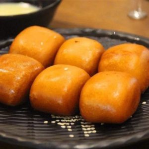 A1. Deep-Fried Steamed Buns 金玉饅頭