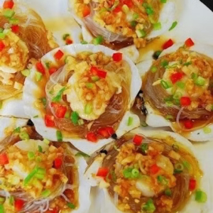 S15. Steamed Scallops with Spicy Vermicelli 粉丝蒸海贝