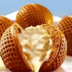 A6. Sweet Walnut Cream Buns 甜蜜蜜合桃包