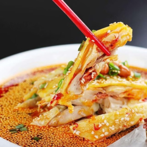 S13. Steamed Chicken with Chili Sauce (Half) 麻辣口水鸡 (半隻)