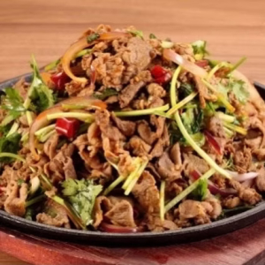 S7. Stir-Fried Lamb with Cumin Sauce on Sizzling Plate 板烘孜然羊肉