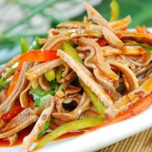 A8. Shredded Pork Tripe in Chili Sauce 麻辣肚絲