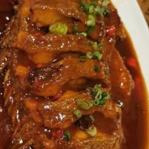 Fried Tilapia with Hot Chilli Sauce 山城干烧侧鱼