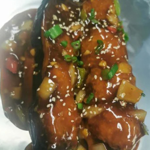 Eggplant with Oyster Sauce Served on Sizzling Iron Plate 铁板烧汁茄子