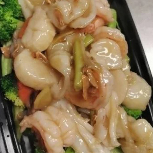 Braised Assorted Seafood in Casserole 红鼎天一品煲