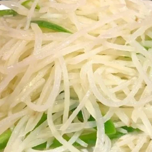 Shredded Potatoes with Green Pepper 尖椒土豆丝
