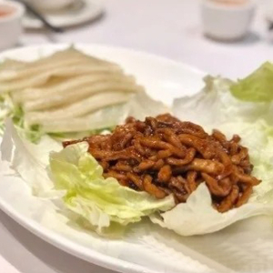 Shredded Pork with Pekin Sauce 京酱肉丝