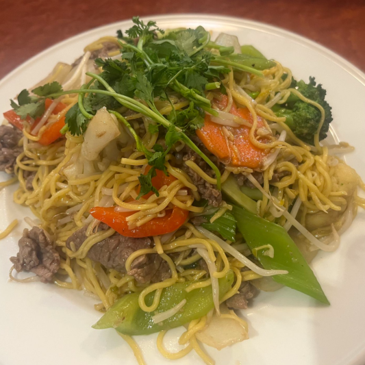 48. Beef & Vegetables Stir-Fried on Egg Noodles