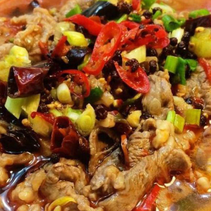 029. Sichuan Sliced Beef in Chili Sauce 水煮牛肉